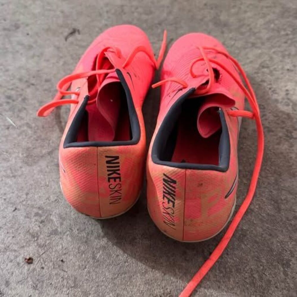 Nike men’s soccer cleats - Picture 2 of 4